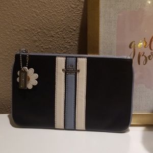 Coach daisy wristlet